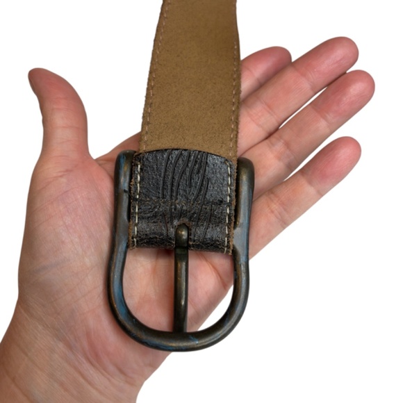 Leather Belt With Embossed Design - Picture 4 of 7